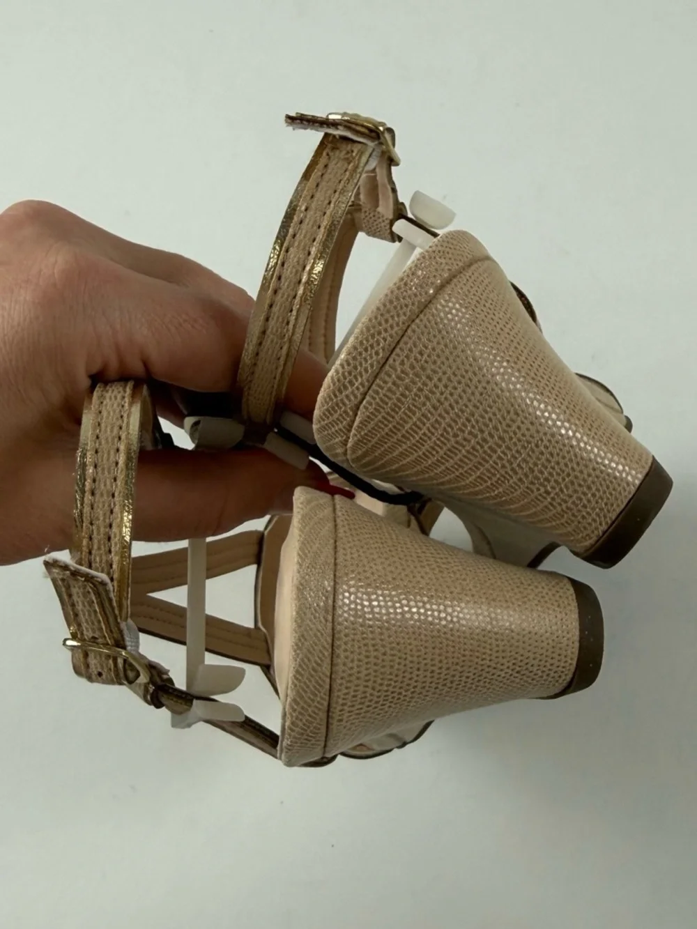 Jones New York Denera Strappy Wedge Sandals Womens 7M Natural Beige Buckle NEW